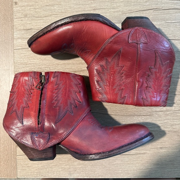 HTC Hollywood Trading Company Folded Cowboy Ankle Boots in Burgundy Sz 37 / 7 US - Picture 15 of 15